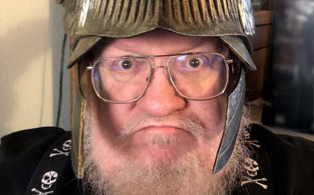 George  R.R. Martin celebra el lanzamiento de Elden Ring