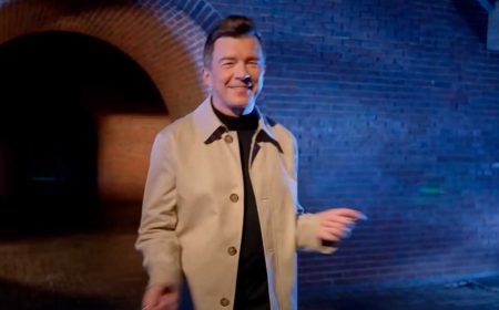 Rick Astley replica el videoclip Never Gonna Give You Up en comercial