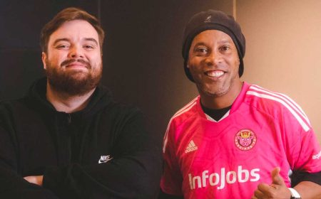 Ronaldinho regresa a la cancha gracias a Ibai Llanos