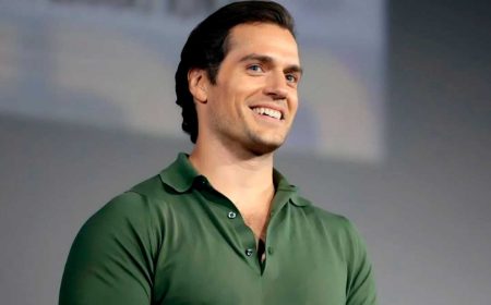 Henry Cavill prefiere quedarse jugando videojuegos y no salir mucho a la calle