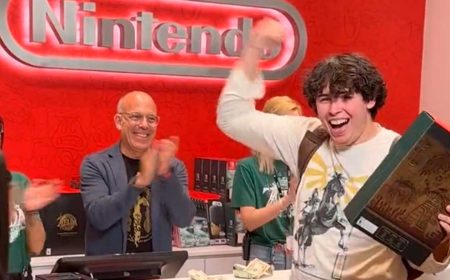Doug Bowser, presidente de Nintendo, vendió la primera copia de Zelda Tears of the Kingdom